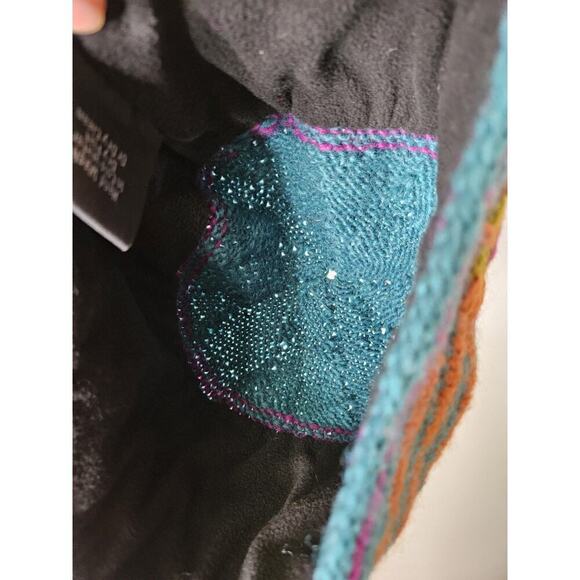 lost horizon Lassen Beanie 100% Wool Floral Embroided - Picture 3 of 3